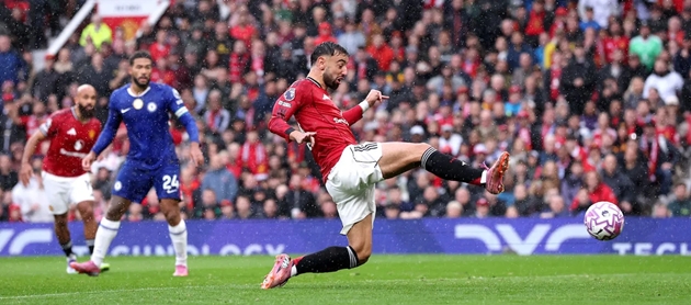 Berbatov ca ngợi Bruno, chỉ đích danh 'tội đồ' hàng thủ