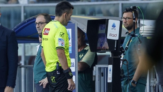 Ảnh bài viết Trọng tài đã làm gì khiến HLV Juventus phẫn nộ?