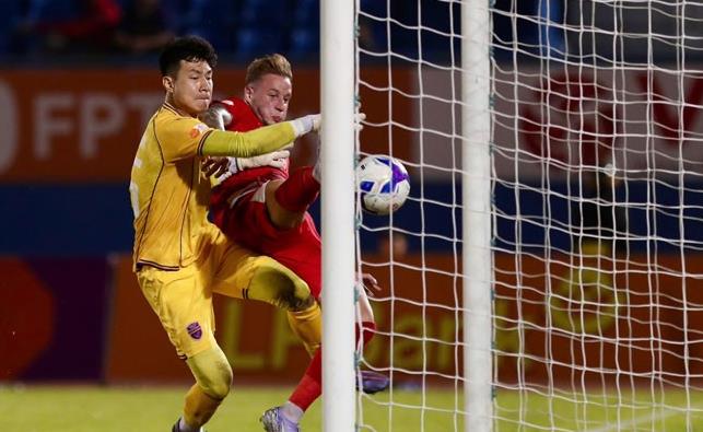 Hiệp 2 trận đấu diễn ra đầy hấp dẫn.