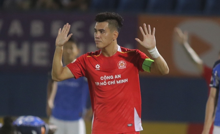 Ảnh bài viết Tiến Linh ghi bàn, thầy cũ Anh Đức hết lời ngợi khen: “Đó là phẩm chất của trung phong hàng đầu”