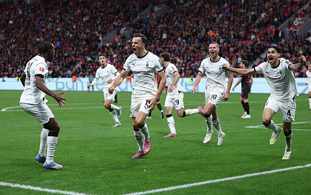 Monchengladbach đã chiến đấu kiên cường đến phút cuối.