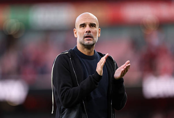 Pep cùng các học trò trải qua 1 trận đấu đầy khó khăn tại Emirates.