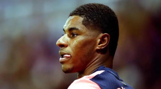 Rashford bị phạt nhẹ vì đến tập muộn.