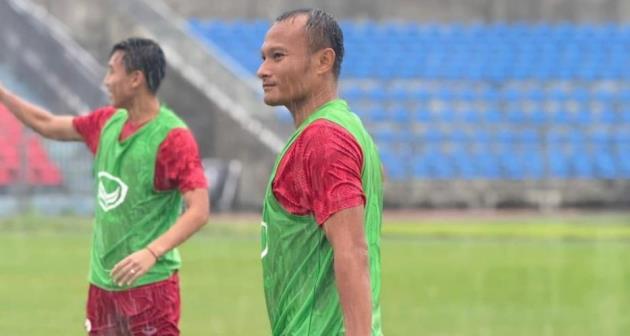 Trọng Hoàng là điểm tựa đáng tin cậy cho các cầu thủ trẻ của Hà Tĩnh.