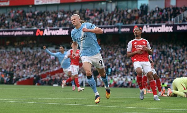 Erling Haaland thêm một lần làm khổ Arsenal.