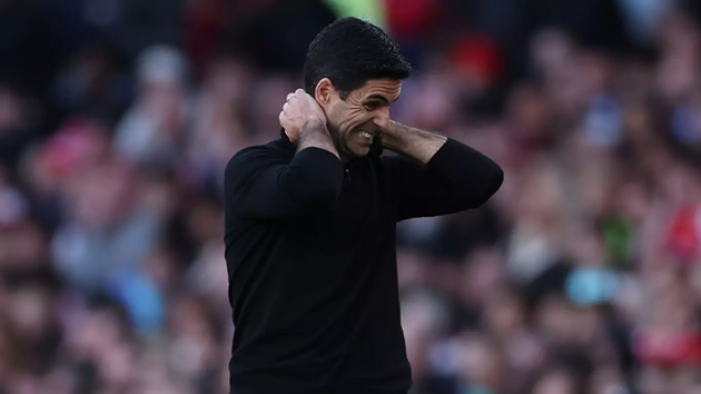 HLV Arteta bị người hâm mộ Arsenal đặt câu hỏi về việc dùng người.