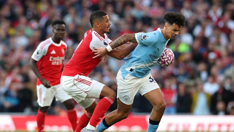 Anh giúp Arsenal đứng vững để đợi bàn san hoà.