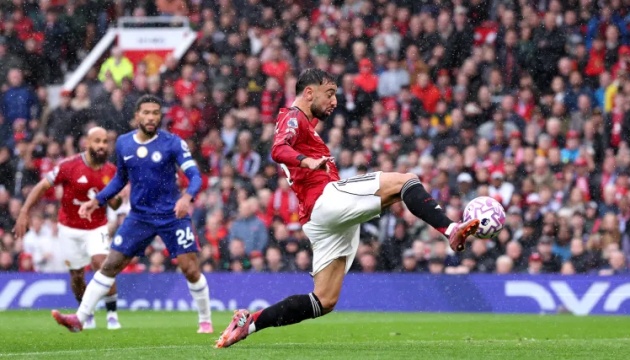 Ảnh bài viết Góc check VAR trận MU 2-1 Chelsea: Fernandes có việt vị; Thẻ đỏ quá nặng tay?