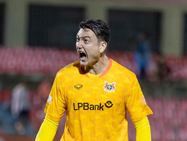 Ảnh bài viết HLV Nam Định thừa nhận Đặng Văn Lâm quá xuất sắc