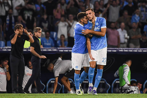 Vào sân thay Rasmus Hojlund, Lorenzo Lucca ngay lập tức tỏa sáng khi ghi bàn nâng tỷ số lên 3-1 cho Napoli.