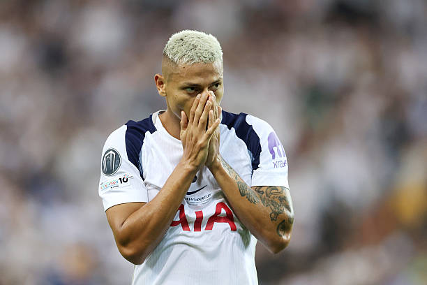 Richarlison không hài lòng với thứ hạng của Raphinha.