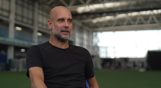 Pep thay đổi lối chơi của Man City.