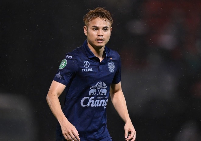 Ảnh bài viết NHM Thái Lan phẫn nộ vì Theerathon bị loại khỏi danh sách đội tuyển