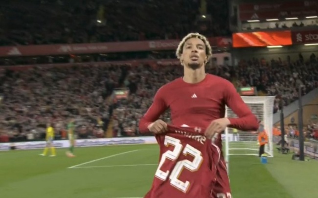 Ekitike ghi bàn thứ 2 cho The Kop.