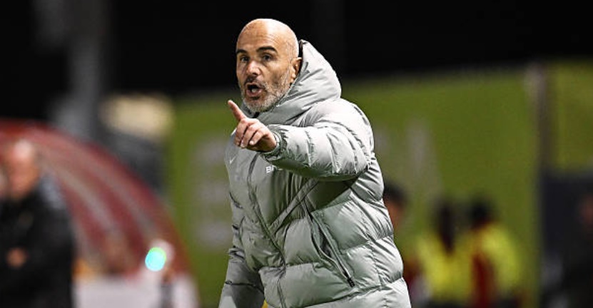 Enzo Maresca chưa hài lòng với màn trình diễn của các học trò trong hiệp một.