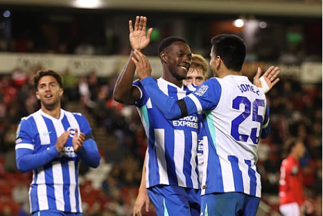 Welbeck góp 1 kiến tạo vào chiến thắng tưng bừng của Brighton.