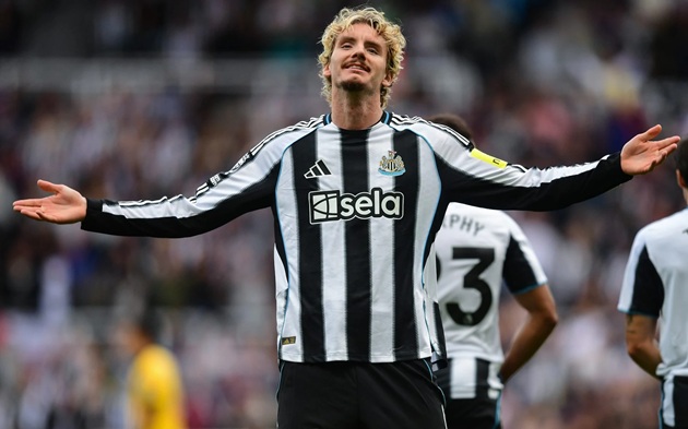 Woltemade là tân binh rất được kỳ vọng của Newcastle.