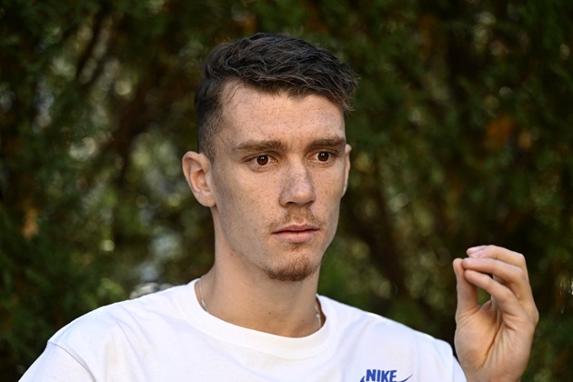 Anh đã kể lại câu chuyện của mình.