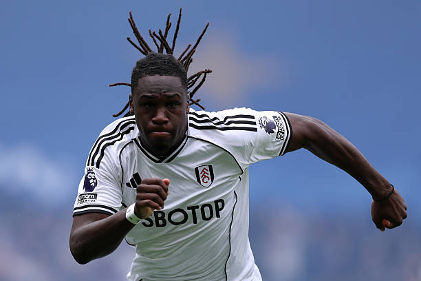 Bassey chỉ được Transfermarkt định giá vào khoảng 25 triệu euro.