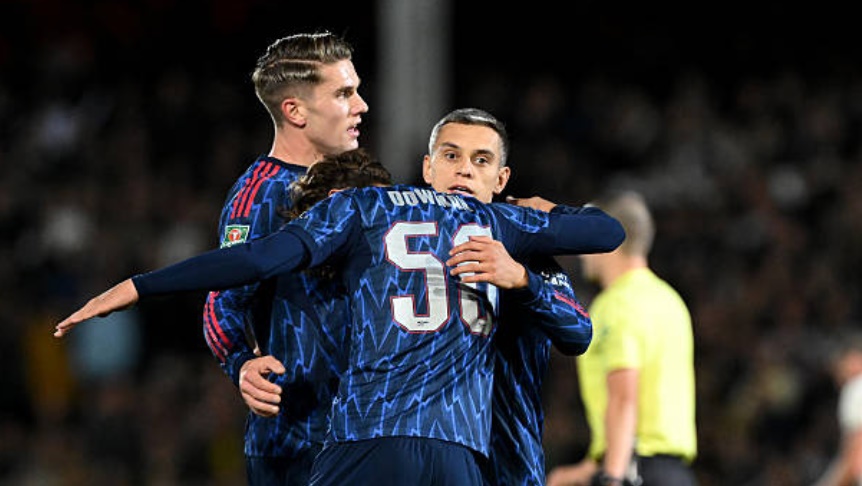 Trossard ấn định thắng lợi 2-0.