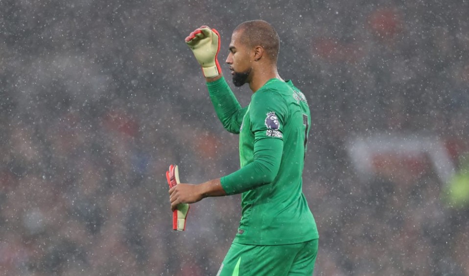 Vị trí của Robert Sanchez mang đến nỗi lo cho Chelsea.