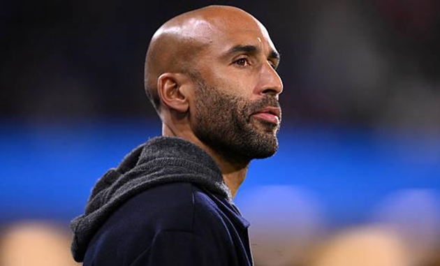 Lee Grant khen ngợi học trò dù thua Manchester City.