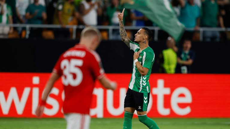 Antony đã ghi bàn thắng quan trọng giúp Betis giữ điểm.