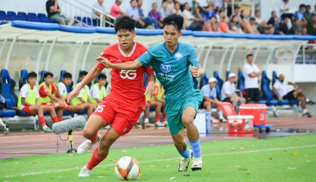 U17 Nam Định (xanh) xuất sắc vượt qua U17 Thể Công Viettel trên loạt luân lưu.