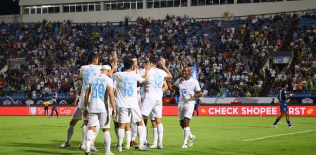 Nam Định thắng 2-1 trước Svay Rieng.