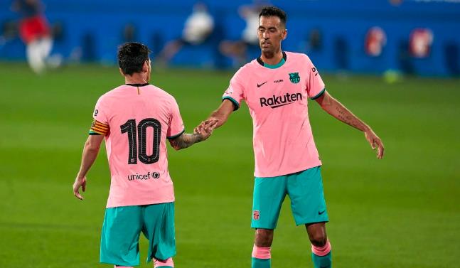 Busquets được nhiều vĩ nhân công nhận.