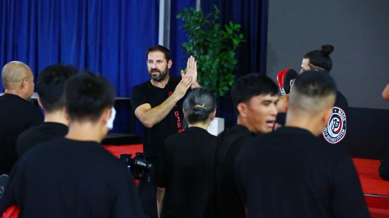 2 võ sư hàng đầu của Học viện Krav Maga Israel - Bar Nahoom và Ron Rotem.