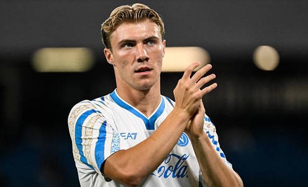 Ảnh bài viết Hojlund chỉ ra điểm khác biệt giữa Ngoại hạng Anh và Serie A