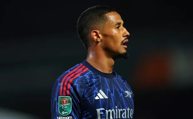 Ảnh bài viết Saliba trấn an Arteta, khẳng định hạnh phúc ở Arsenal