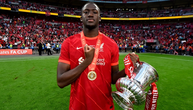 Ảnh bài viết Chuyển nhượng sáng 27/9: Real 'săn' Konate; MU - Chelsea đại chiến vì Vlahovic