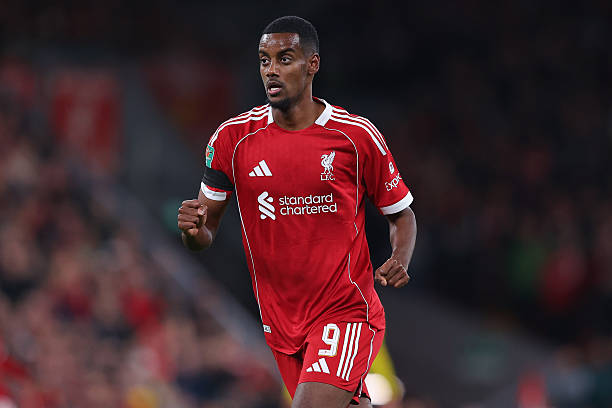 Theo Steve Nicol, Liverpool không cần lo lắng về sự vắng mặt của Hugo Ekitike khi Alexander Isak đã sẵn sàng thay thế.