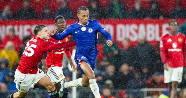 Pedro sẵn sàng ra sân cho Chelsea.