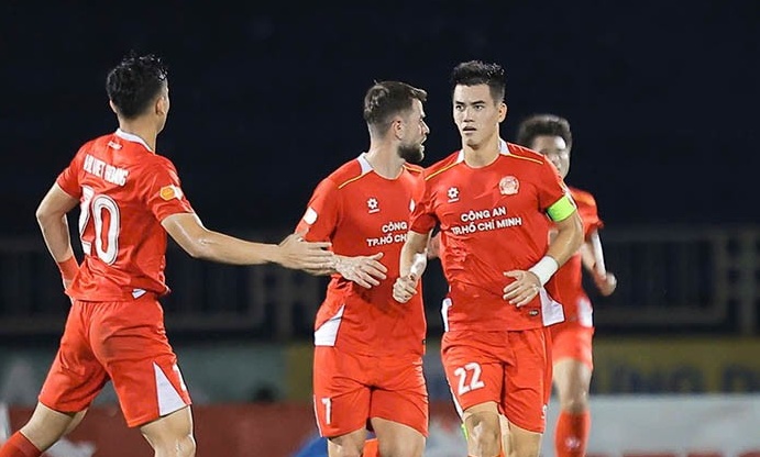 Ảnh bài viết Tiến Linh lập công, Công An TP.HCM ngược dòng đánh bại SLNA