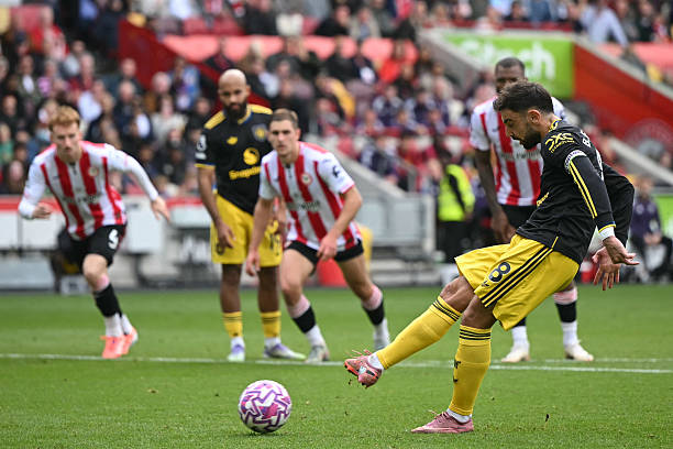 Ảnh bài viết Bruno Fernandes sút hỏng penalty, Man United gục ngã trước Brentford