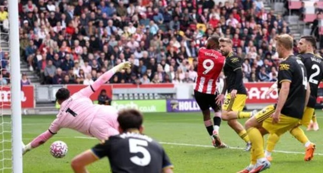 Altay Bayindir – 6.7 điểm. Bayindir không có sai sót ở các bàn thua của Man Utd. Anh có hai pha cứu thua tốt trong hiệp một.