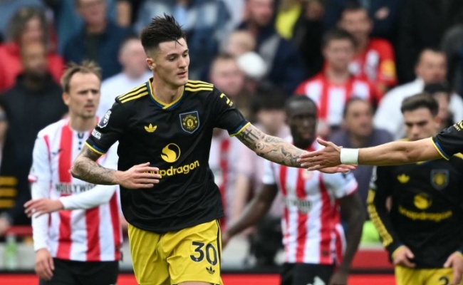 Benjamin Sesko – 7.2 điểm. Sesko là điểm sáng hiếm hoi của Man Utd. Anh ghi bàn rút ngắn tỷ số với cú sút quyết đoán, liên tục gây áp lực lên hàng thủ đối phương.