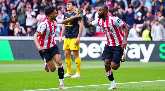 Brentford có chiến thắng thuyết phục trước Man Utd