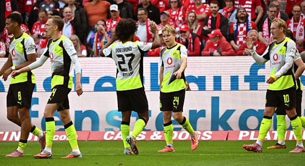 Ảnh bài viết Dortmund nối dài mạch thắng, phả hơi nóng vào gáy Bayern