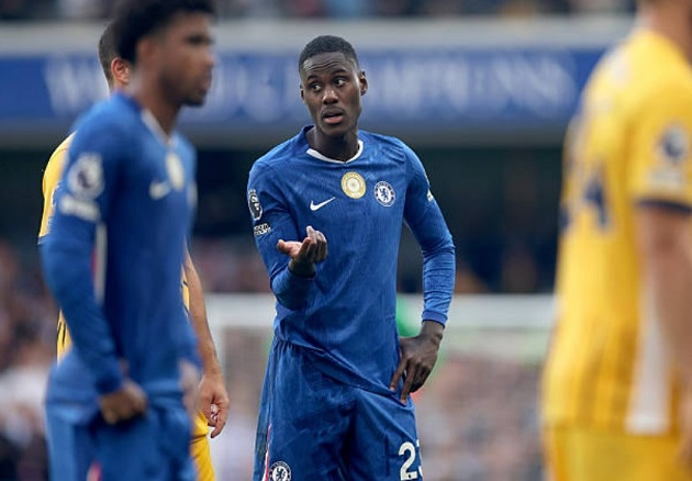 Chalobah nhận thẻ đỏ trực tiếp và vắng mặt ở trận gặp Liverpool.