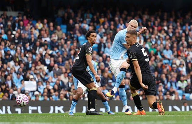 Ảnh bài viết Haaland ẩn mình rồi kết liễu: Thương hiệu của một trung phong thượng hạng