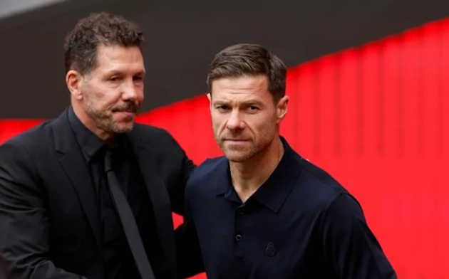 Trước một HLV lão luyện như Simeone, Xabi Alonso chẳng khác gì kẻ học việc