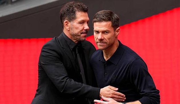 Xabi Alonso nhận gáo nước lạnh ở derby Madrid.