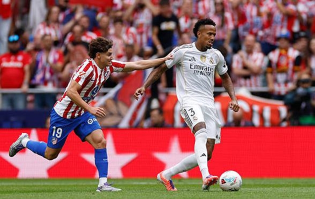 Real Madrid gặp vấn đề ở những tình huống bóng cố định.