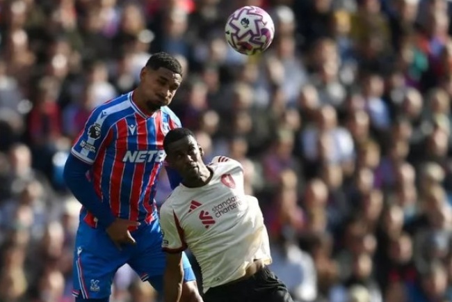 Ảnh bài viết Arne Slot bảo vệ Isak sau thất bại của Liverpool