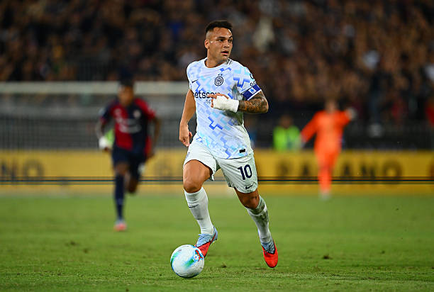 Lautaro Martinez không muốn gây áp lực lên Pio Esposito.