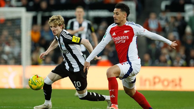 Arsenal và Newcastle đều có hàng thủ kiên cố